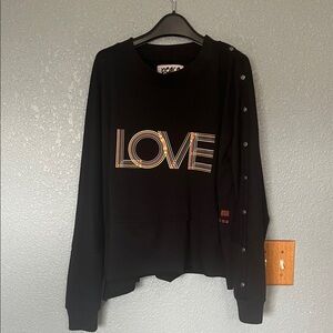 Peace Love World ✌🏼 Love Snap Sleeve Top Size Small